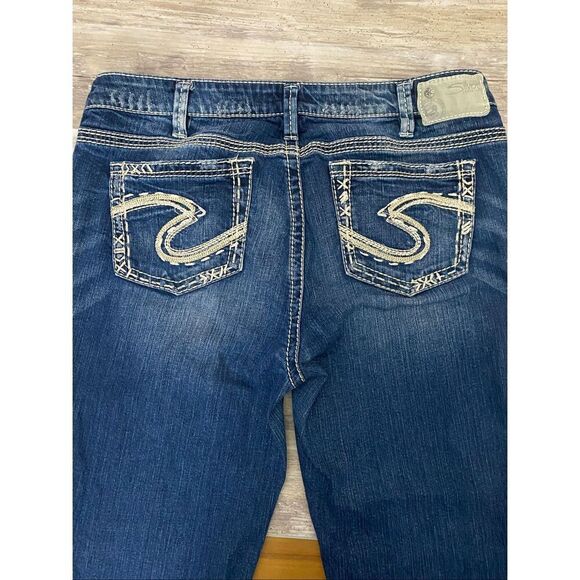 Silver Tuesday Mid Rise Capri Jeans Embroidered Pockets Women’s Sz 16 - Picture 7 of 8